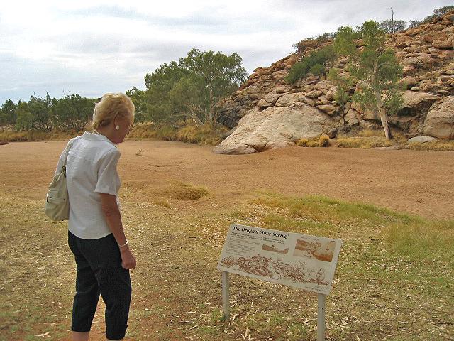 A 276 Alice Springs - Parc de la Station telegraphique.jpg